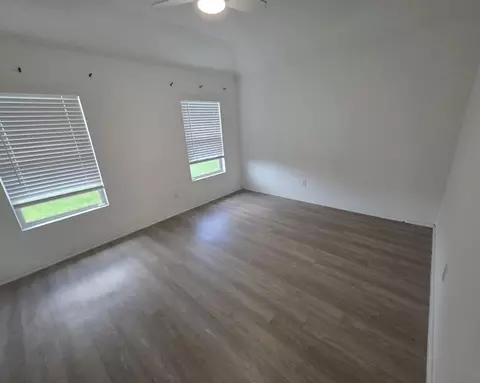 201 Bennett St, Angleton, TX 77515 photo 6