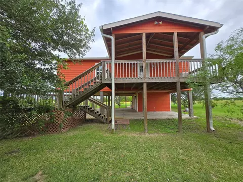 205 Buckskin Dr, Palacios, TX 77465
