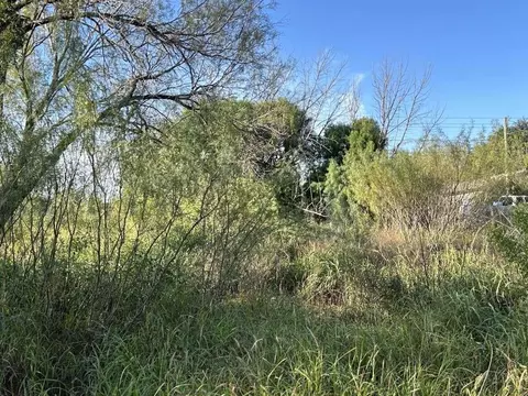 807 Jay, Cotulla, TX 78014 photo 2