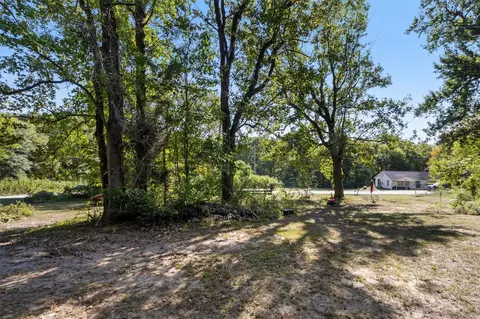 214 E Beaumont Ave, Onalaska, TX 77360