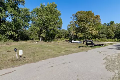 214 E Beaumont Ave, Onalaska, TX 77360 photo 4