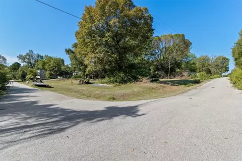 214 E Beaumont Ave, Onalaska, TX 77360 photo 2