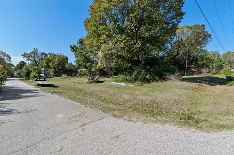 214 E Beaumont Ave, Onalaska, TX 77360 photo 3