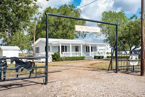 190 Hood Rd, Inez, TX 77968