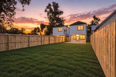 Exterior - 1521 Armada Dr, Houston, TX 77091 photo 4 of 7