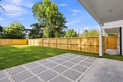 Exterior - 1521 Armada Dr, Houston, TX 77091 photo 2 of 7