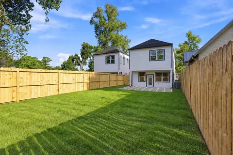 Exterior - 1521 Armada Dr, Houston, TX 77091 photo 3 of 7