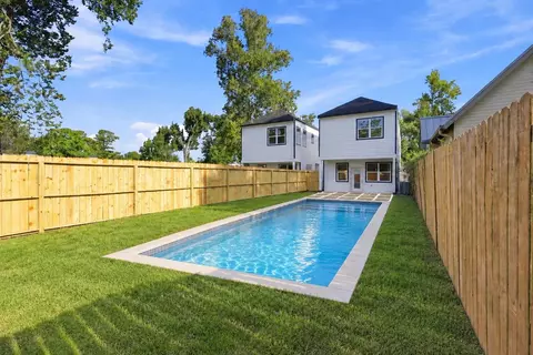 Exterior - 1521 Armada Dr, Houston, TX 77091 photo 5 of 7