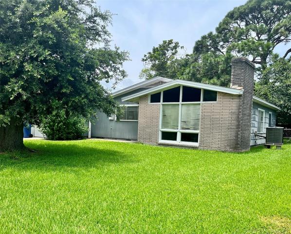216 21st Ave N, Texas City, TX 77590