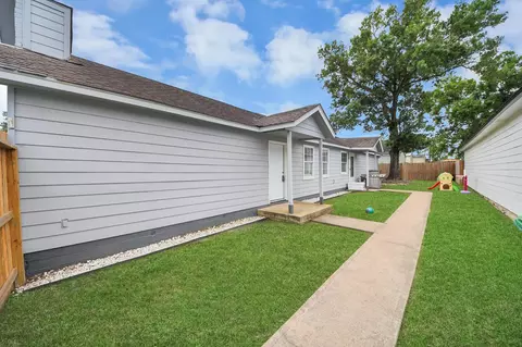 13826 Northlake Dr, Houston, TX 77049