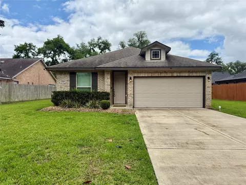 2268 Riveroaks Dr, West Columbia, TX 77486