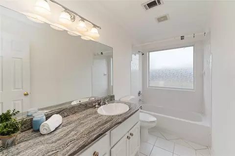 Bath - 606 Packer Ct, Webster, TX 77598 photo 3 of 4