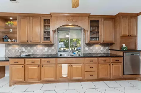 Kitchen - 606 Packer Ct, Webster, TX 77598 photo 4 of 4