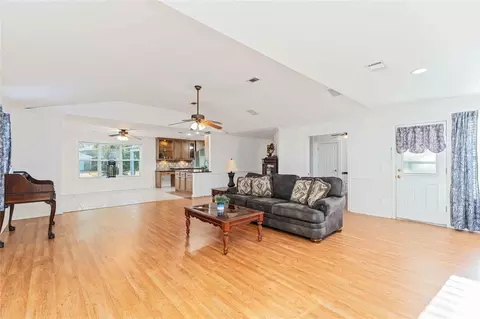 Living - 606 Packer Ct, Webster, TX 77598 photo 4 of 6