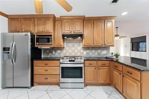 606 Packer Ct, Webster, TX 77598