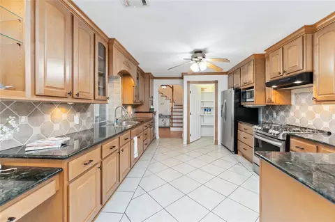 Kitchen - 606 Packer Ct, Webster, TX 77598 photo 2 of 4