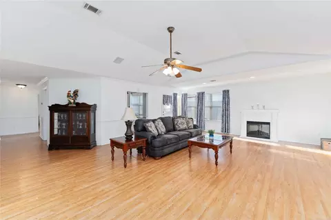 Living - 606 Packer Ct, Webster, TX 77598 photo 6 of 6