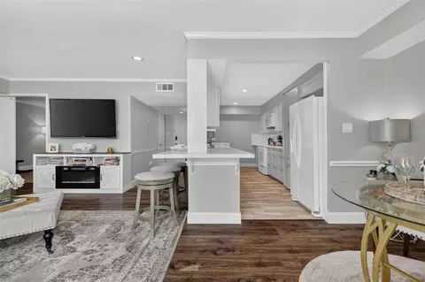 355 N Post Oak Ln #642, Houston, TX 77024