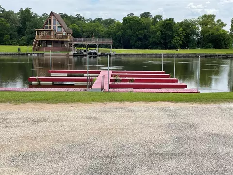 8 Hillside Ct, Huntsville, TX 77340