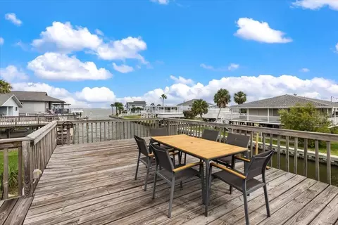 3719 Brewster Ky, Galveston, TX 77554