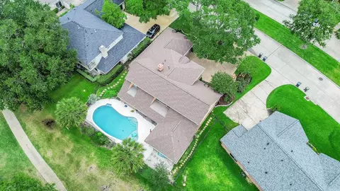 626 Longview Dr, Sugar Land, TX 77478
