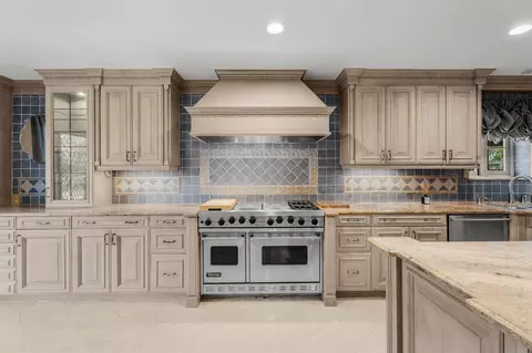 Kitchen - 6106 Larkmount Dr, Spring, TX 77389 photo 4 of 7