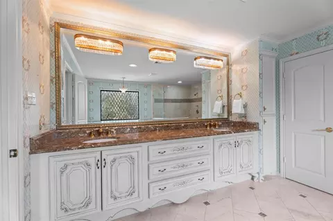 Bath - 6106 Larkmount Dr, Spring, TX 77389 photo 3 of 7