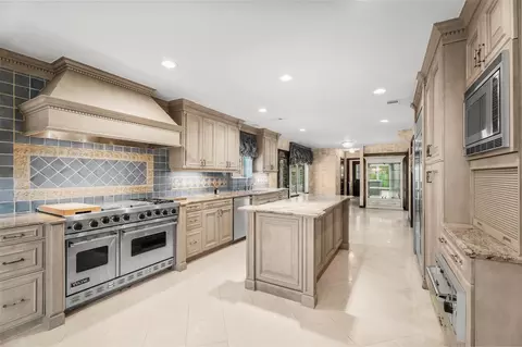 Kitchen - 6106 Larkmount Dr, Spring, TX 77389 photo 7 of 7