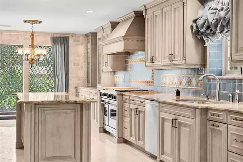 Kitchen - 6106 Larkmount Dr, Spring, TX 77389 photo 6 of 7
