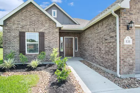 214 Montclaire Dr, West Columbia, TX 77486