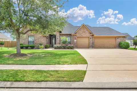 1100 Southern Oaks Dr, Angleton, TX 77515