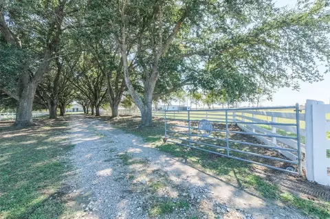 2368 Old Columbus Rd N, Sealy, TX 77474