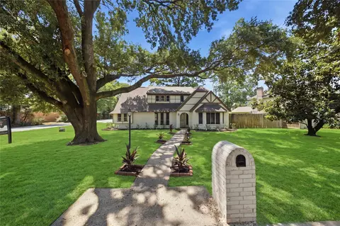 13903 Charlynn Oaks Dr, Houston, TX 77070