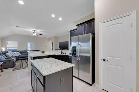 Kitchen - 3864 Oakmist Bend Ln, Spring, TX 77386 photo 3 of 5