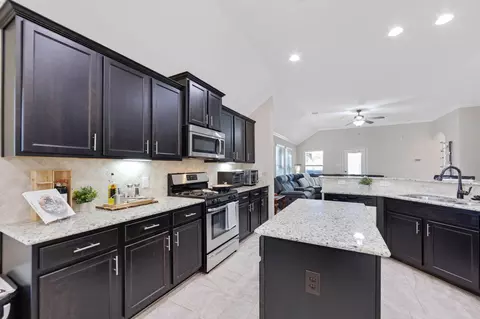 Kitchen - 3864 Oakmist Bend Ln, Spring, TX 77386 photo 2 of 5