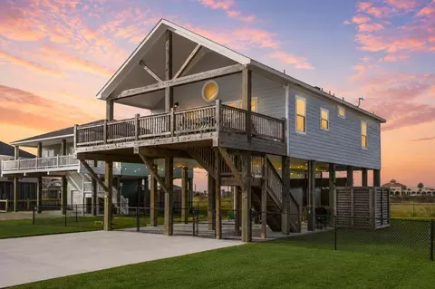2285 E Lobster St, Crystal Beach, TX 77650