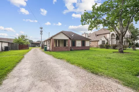 2618 Violet St, Pasadena, TX 77503