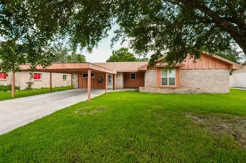 609 Jackson St, Edna, TX 77957 photo 1