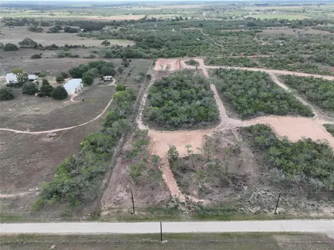 2105 County Road 124, Floresville, TX 78114