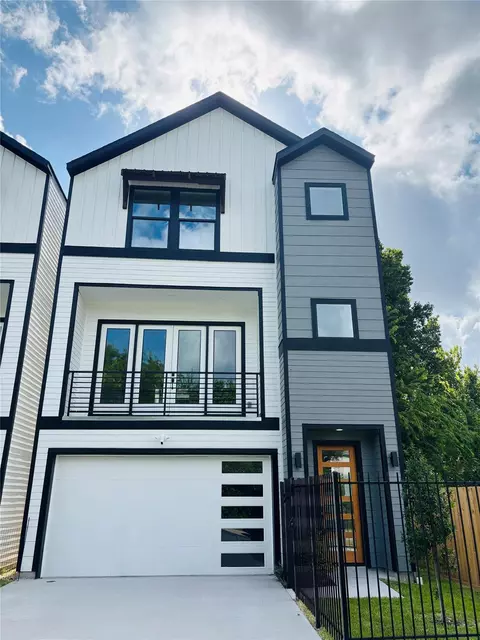 2010 Yates St, Houston, TX 77020