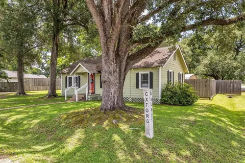 109 Oxford St, Tomball, TX 77375