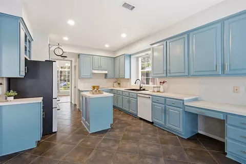 Kitchen - 323 Magic Oaks Ct, Spring, TX 77388 photo 2 of 3