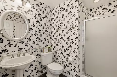 Bath - 323 Magic Oaks Ct, Spring, TX 77388 photo 3 of 5