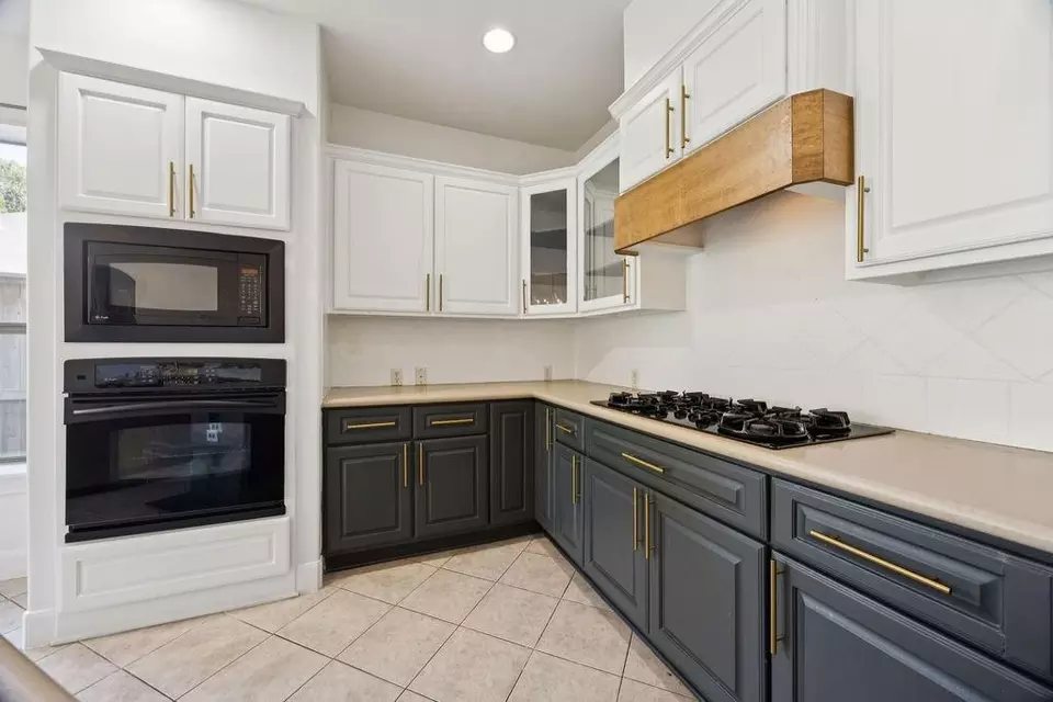 Kitchen - 6615 Redberry Glen Ln, Houston, TX 77041 photo 2 of 3