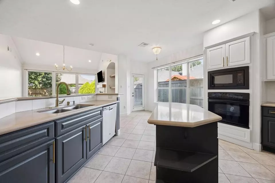 Kitchen - 6615 Redberry Glen Ln, Houston, TX 77041 photo 1 of 3
