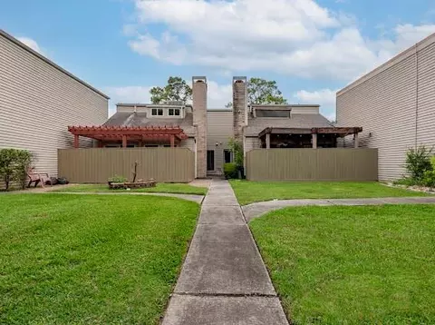 1365 Chardonnay Dr, Houston, TX 77077
