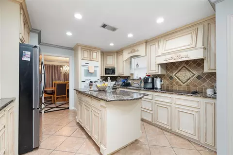 Kitchen - 18118 Shadow Valley Dr, Spring, TX 77379 photo 2 of 2