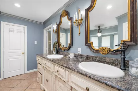 Bath - 18118 Shadow Valley Dr, Spring, TX 77379 photo 2 of 5