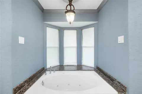 Bath - 18118 Shadow Valley Dr, Spring, TX 77379 photo 3 of 5