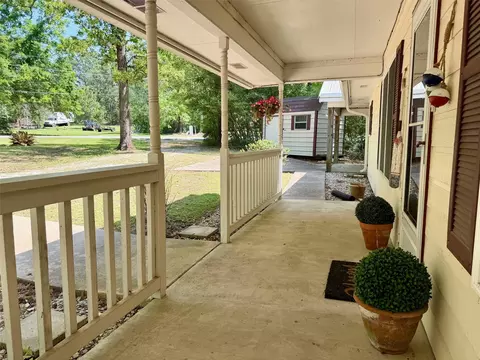 123 Sea Gull Dr, Livingston, TX 77351